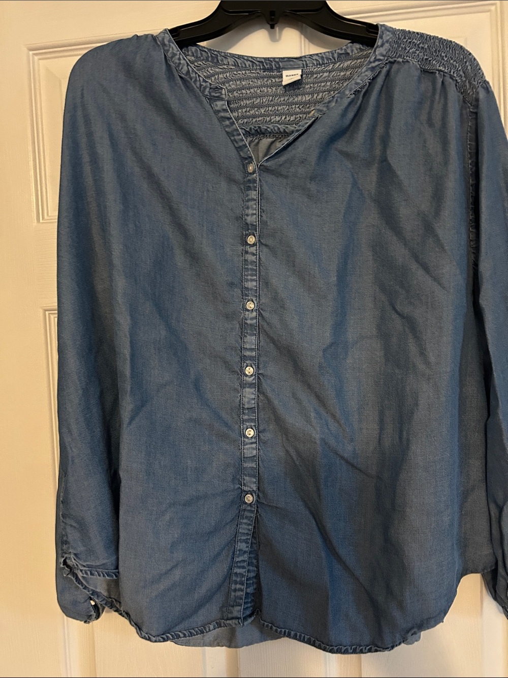 Old Navy Chambray Button-Front Shirt in Denim Blue